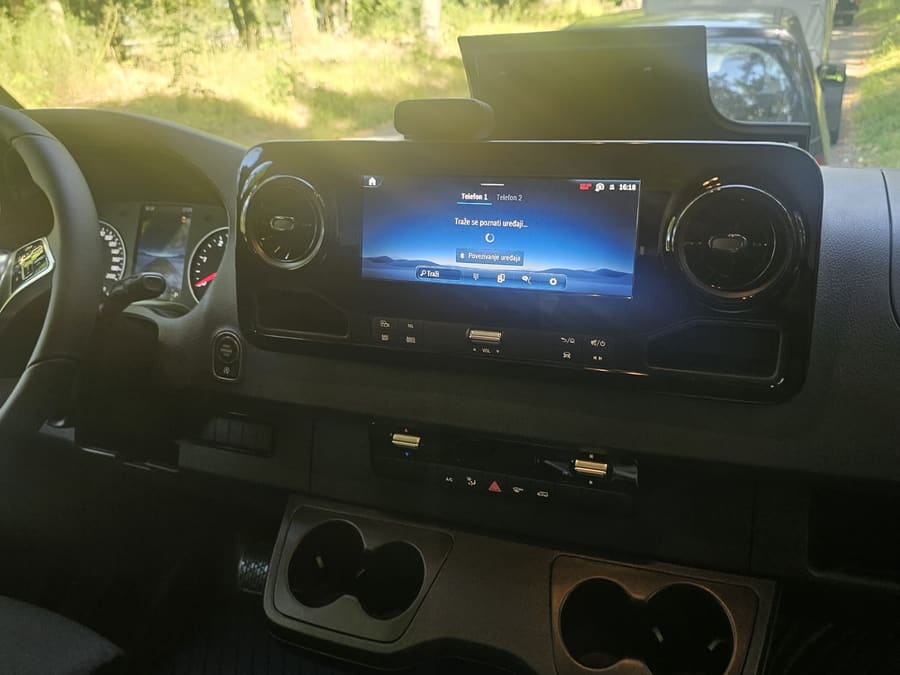 Fahrerkabine des Sprinters von innen