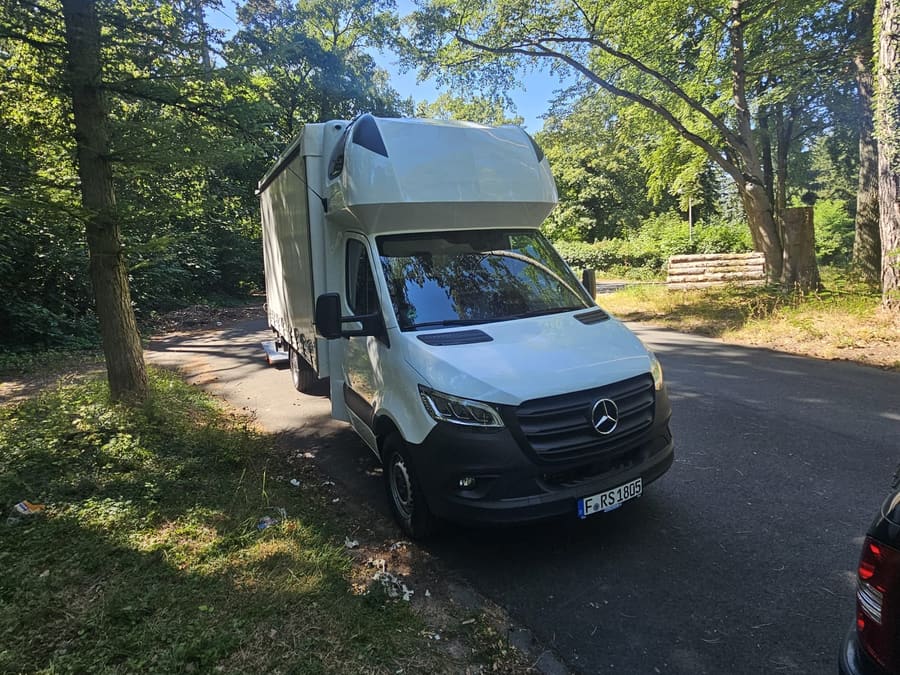 Der Sprinter am Straßenrand im Rhein-Main-Gebiet